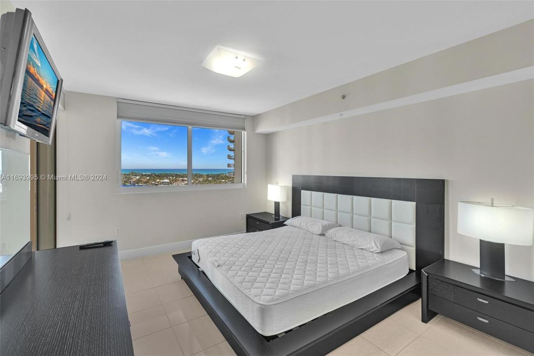 PRIMARY BEDROOM WITH KING BED AND YES, GORGEOUS VIEWS....