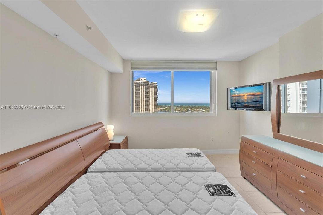 SPLIT BEDROOM PLAN IS PERFECT FOR GUESTS OR CHILDREN! BEAUTIFUL VIEWS FROM THIS ROOM TOO!