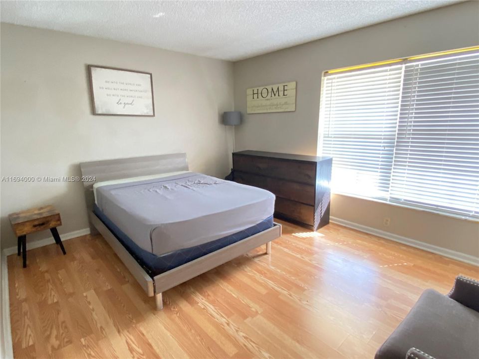 For Rent: $2,100 (2 beds, 2 baths, 1110 Square Feet)