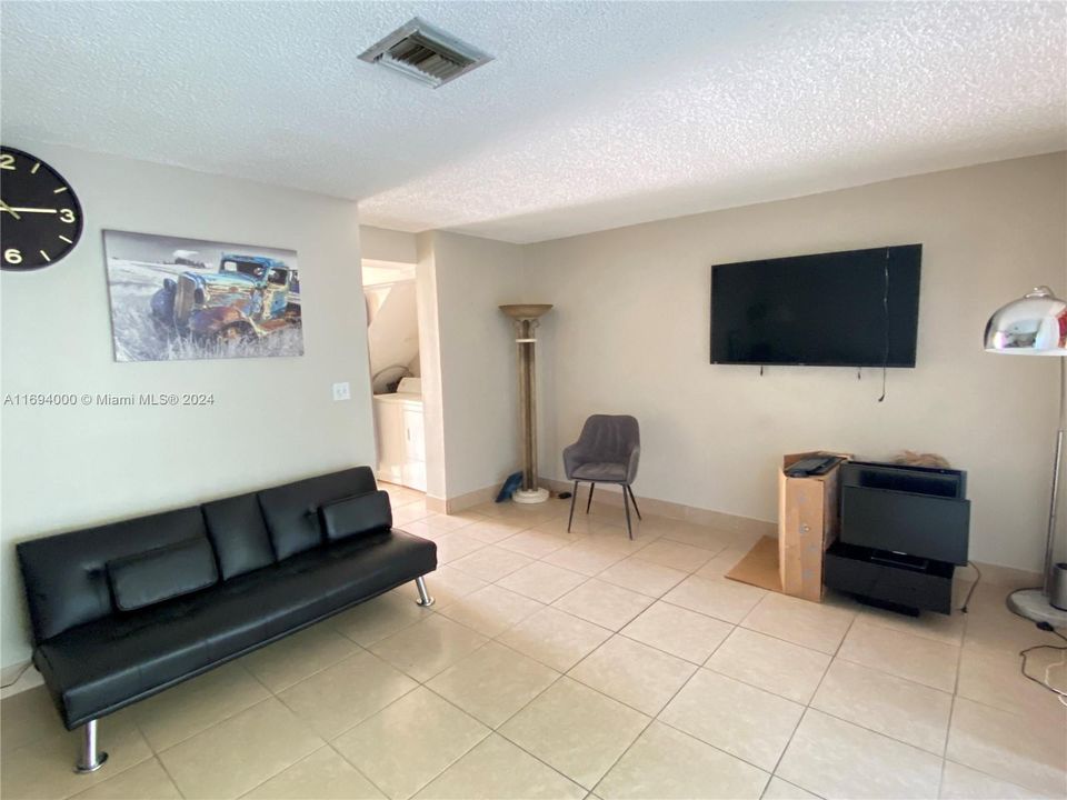 For Rent: $2,100 (2 beds, 2 baths, 1110 Square Feet)