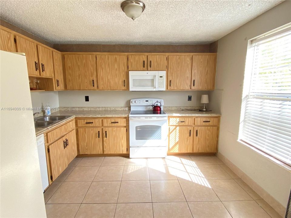 For Rent: $2,100 (2 beds, 2 baths, 1110 Square Feet)