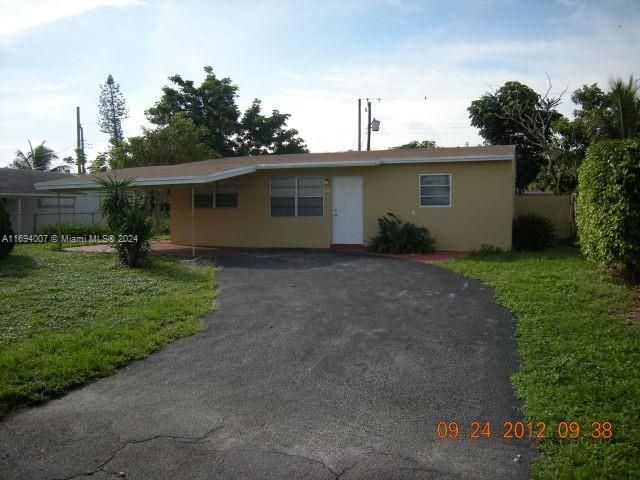 For Rent: $2,700 (3 beds, 2 baths, 840 Square Feet)