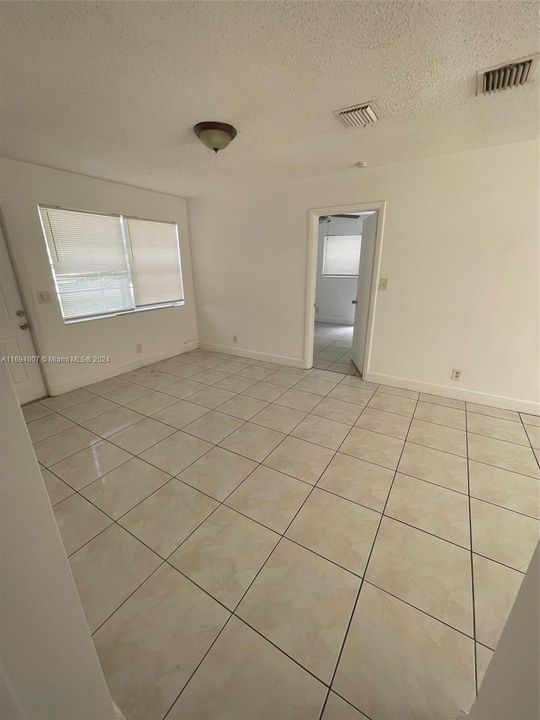 For Rent: $2,700 (3 beds, 2 baths, 840 Square Feet)