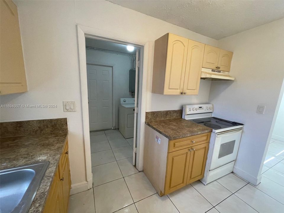 For Rent: $2,700 (3 beds, 2 baths, 840 Square Feet)