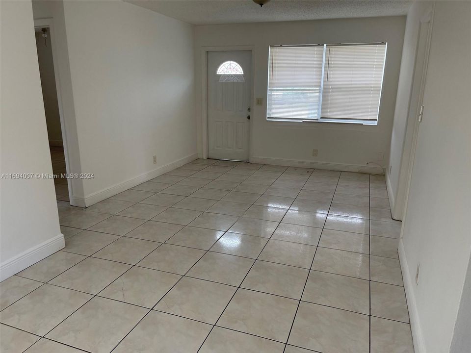 For Rent: $2,700 (3 beds, 2 baths, 840 Square Feet)