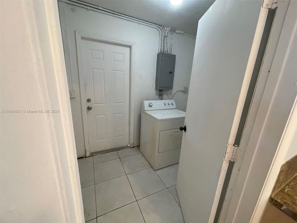 For Rent: $2,700 (3 beds, 2 baths, 840 Square Feet)