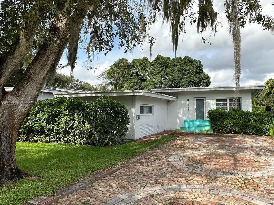 For Sale: $850,000 (3 beds, 2 baths, 1496 Square Feet)