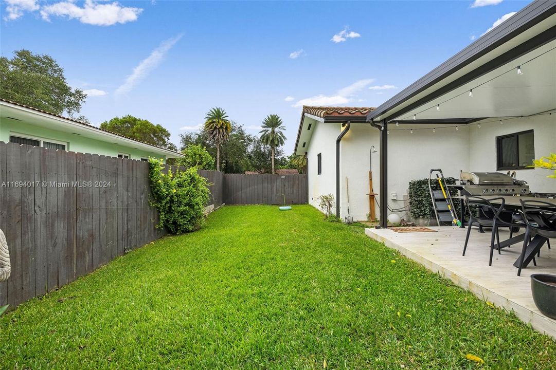 For Sale: $1,750,000 (3 beds, 2 baths, 2020 Square Feet)