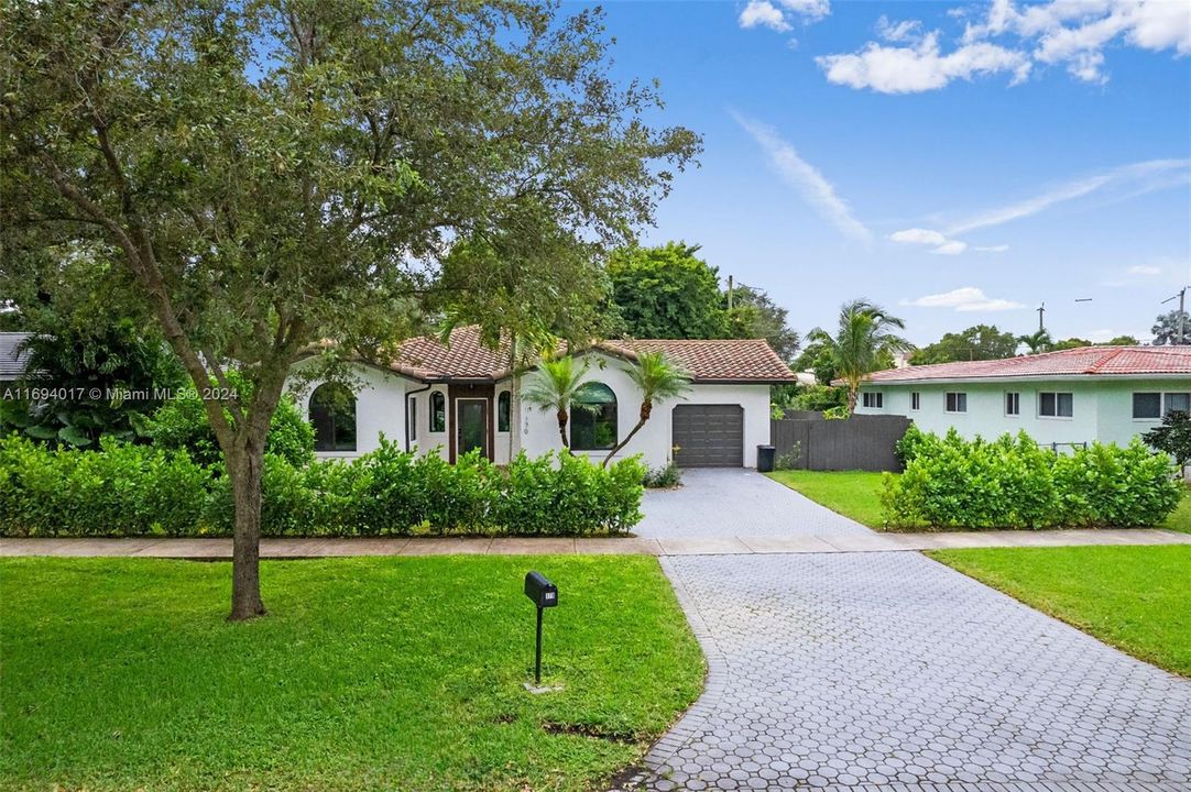 For Sale: $1,750,000 (3 beds, 2 baths, 2020 Square Feet)