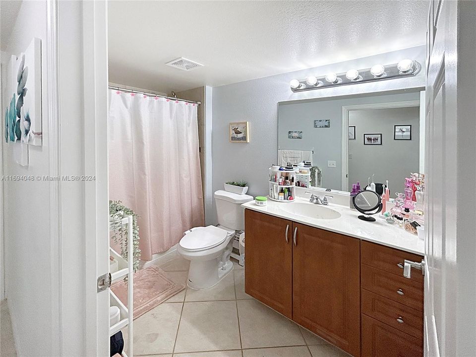 For Sale: $281,900 (2 beds, 2 baths, 1058 Square Feet)