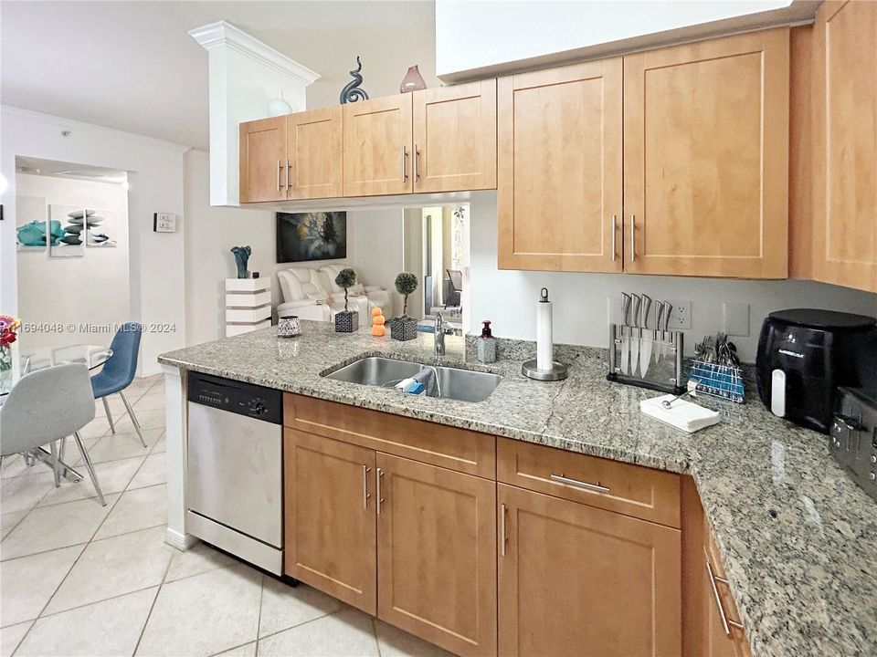 For Sale: $281,900 (2 beds, 2 baths, 1058 Square Feet)