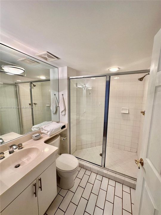 2nd Bathroom