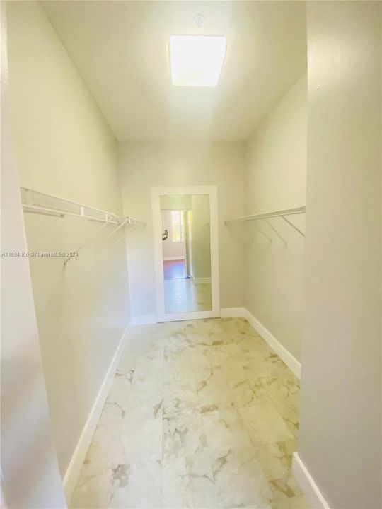 For Sale: $375,000 (2 beds, 2 baths, 1118 Square Feet)