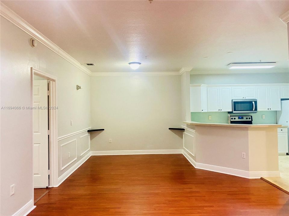 For Sale: $375,000 (2 beds, 2 baths, 1118 Square Feet)