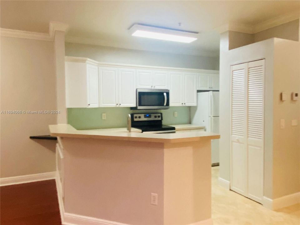 For Sale: $375,000 (2 beds, 2 baths, 1118 Square Feet)