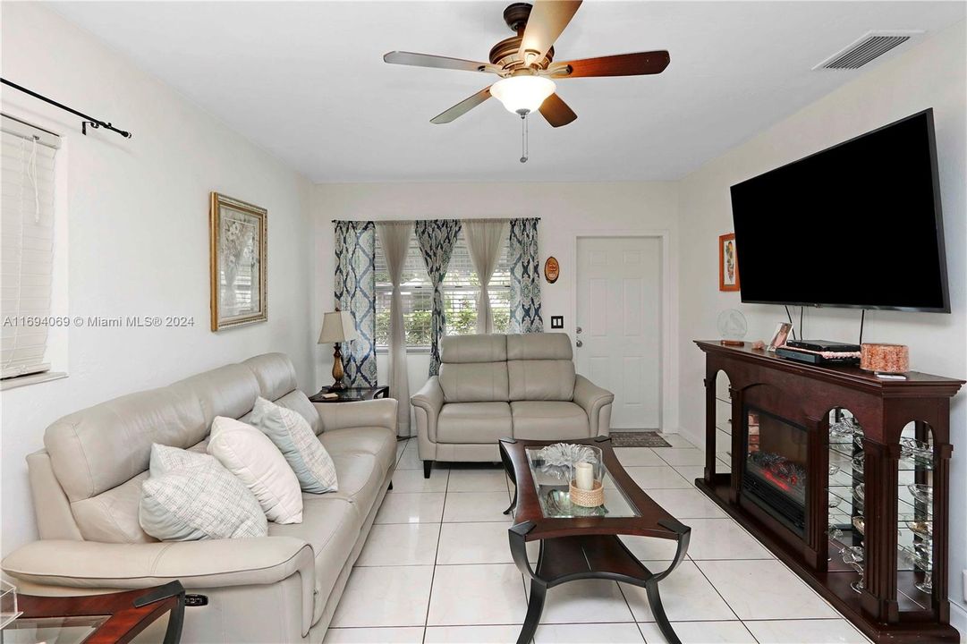 For Sale: $474,900 (3 beds, 2 baths, 1157 Square Feet)