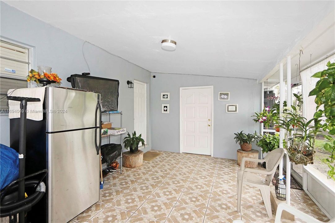 For Sale: $474,900 (3 beds, 2 baths, 1157 Square Feet)