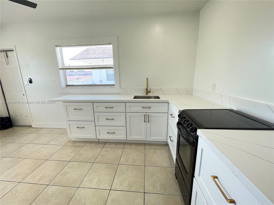 For Rent: $1,350 (0 beds, 1 baths, 13179 Square Feet)