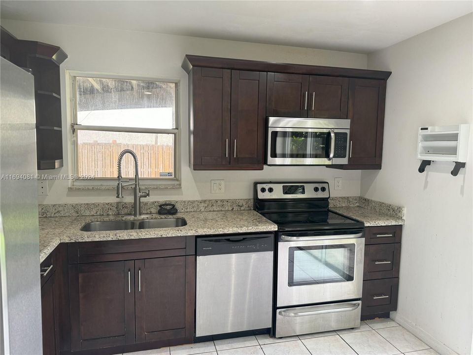 For Rent: $3,200 (3 beds, 2 baths, 1570 Square Feet)