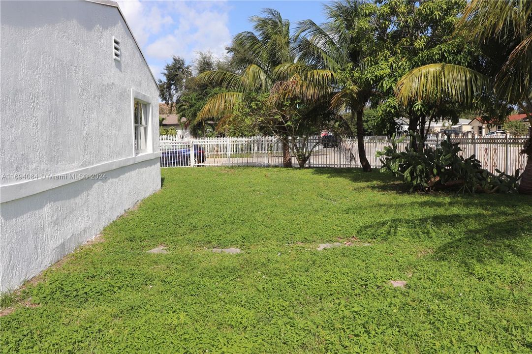 For Sale: $540,000 (3 beds, 1 baths, 1272 Square Feet)