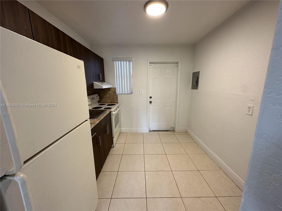 For Rent: $1,750 (2 beds, 1 baths, 3708 Square Feet)