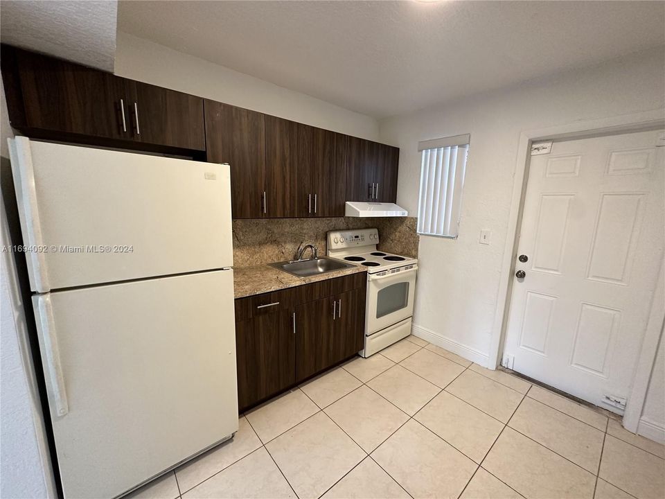 For Rent: $1,750 (2 beds, 1 baths, 3708 Square Feet)