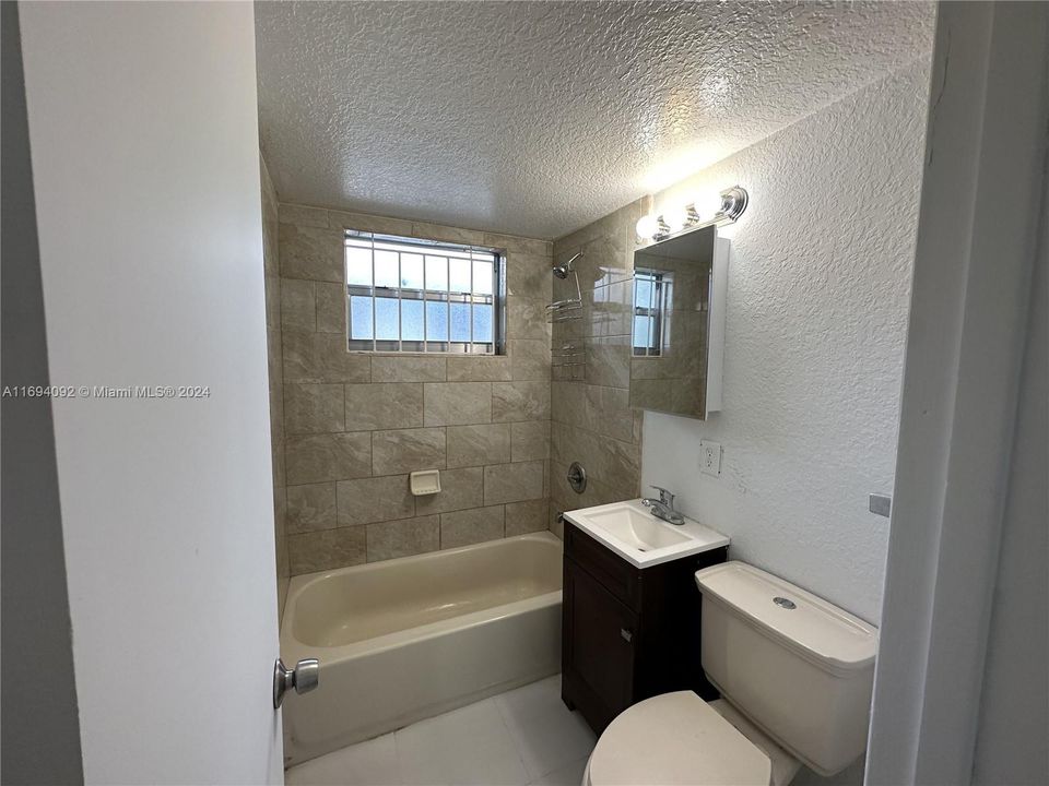 For Rent: $1,750 (2 beds, 1 baths, 3708 Square Feet)