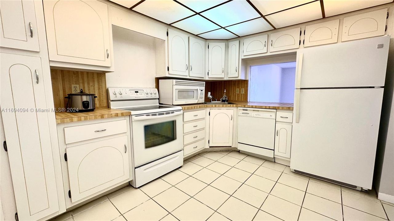 For Rent: $1,950 (1 beds, 2 baths, 1217 Square Feet)