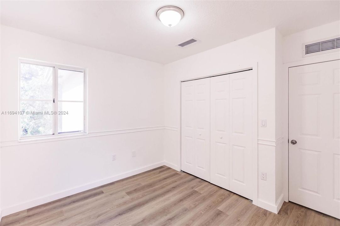 For Sale: $350,000 (3 beds, 2 baths, 1527 Square Feet)