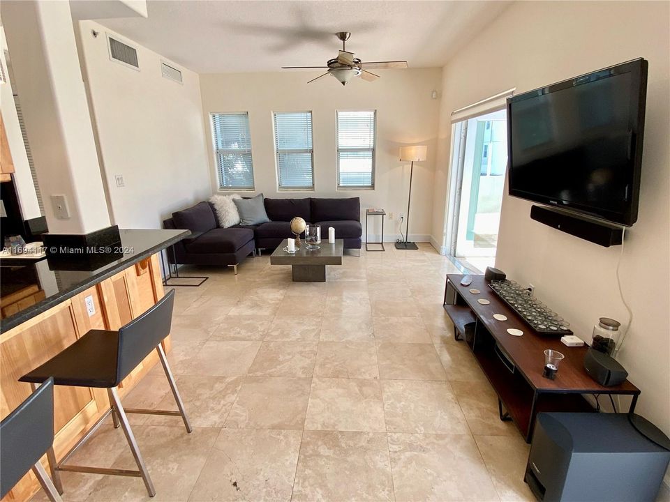 For Rent: $3,100 (1 beds, 1 baths, 745 Square Feet)