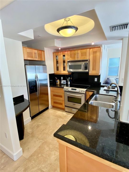 For Rent: $3,100 (1 beds, 1 baths, 745 Square Feet)