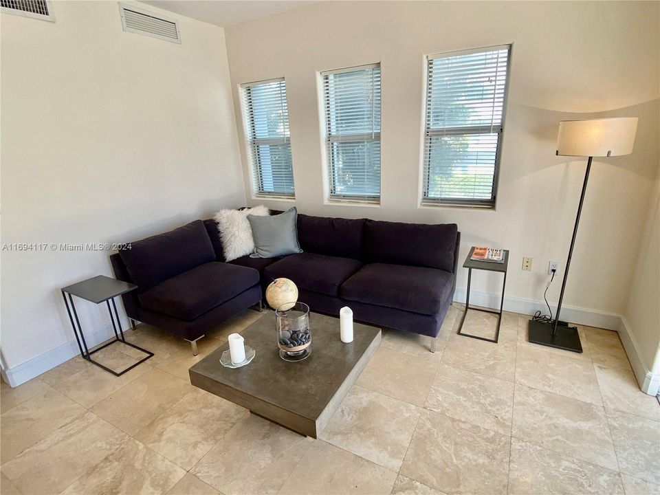 For Rent: $3,100 (1 beds, 1 baths, 745 Square Feet)