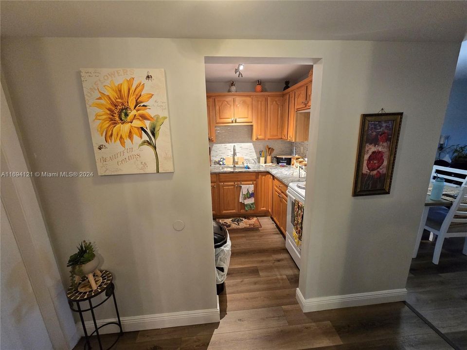 For Sale: $141,000 (1 beds, 1 baths, 724 Square Feet)