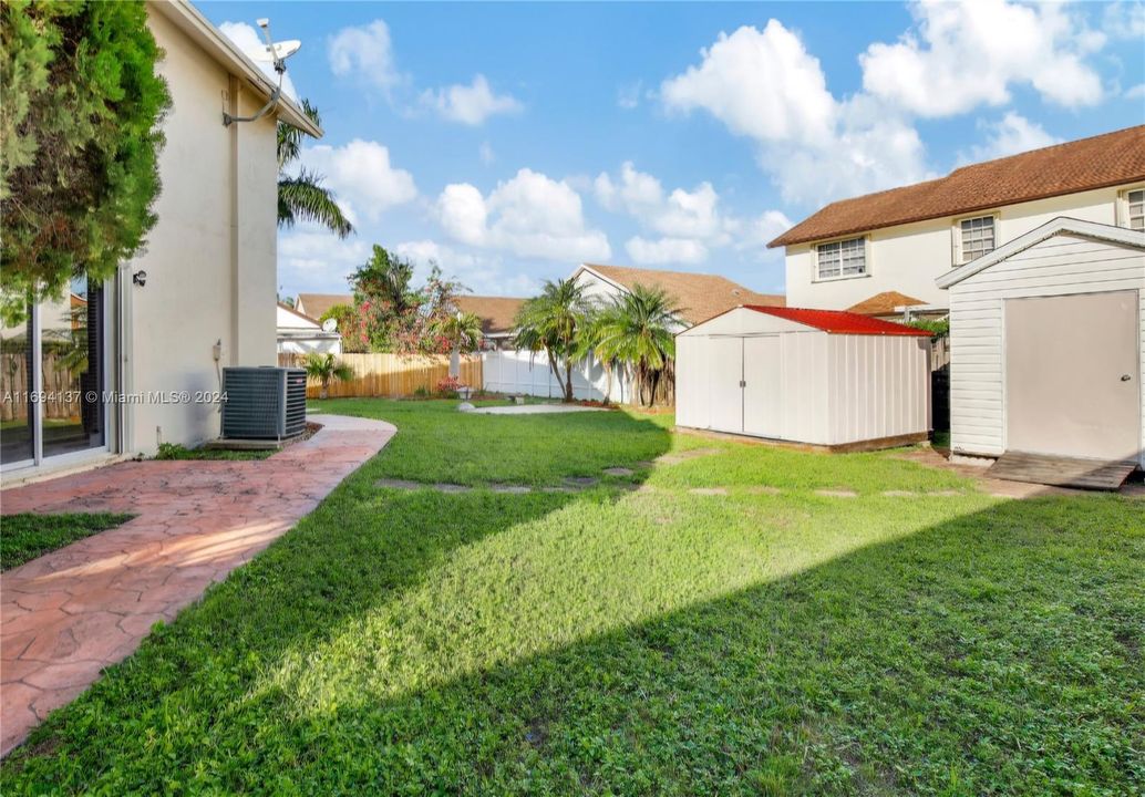 For Sale: $790,000 (4 beds, 2 baths, 2800 Square Feet)