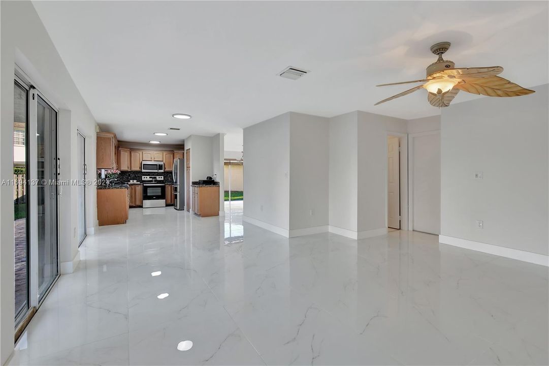 For Sale: $790,000 (4 beds, 2 baths, 2800 Square Feet)