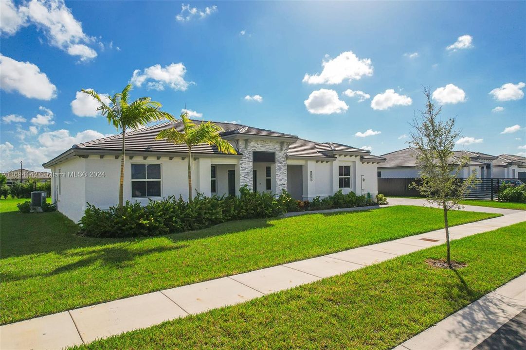 For Sale: $810,000 (4 beds, 3 baths, 2654 Square Feet)