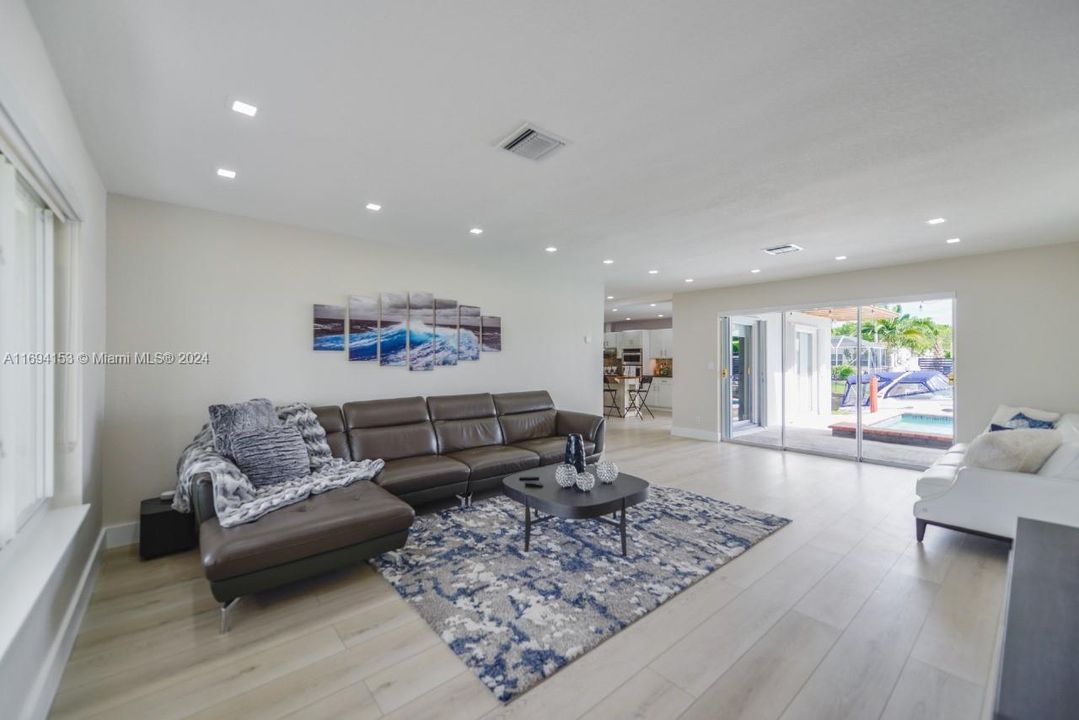 For Sale: $859,900 (3 beds, 2 baths, 1484 Square Feet)