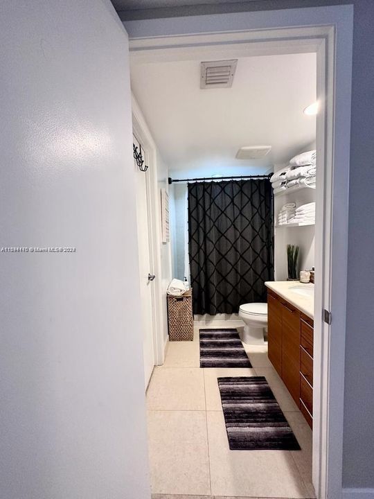 For Rent: $3,200 (1 beds, 1 baths, 800 Square Feet)