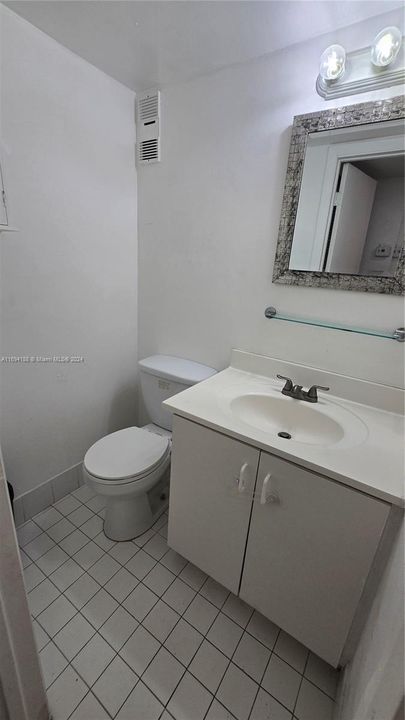 For Sale: $154,000 (1 beds, 2 baths, 691 Square Feet)