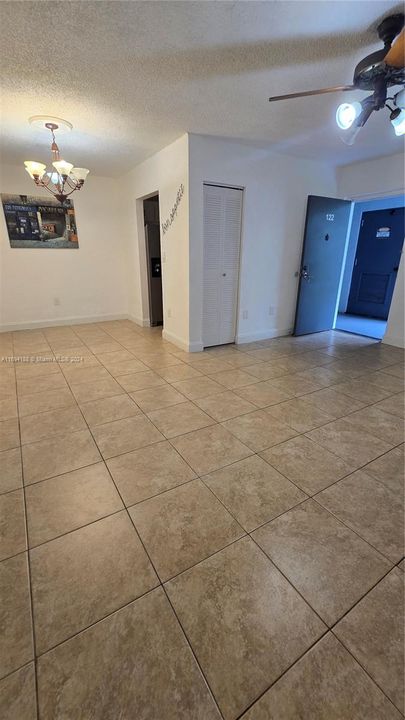 For Sale: $154,000 (1 beds, 2 baths, 691 Square Feet)