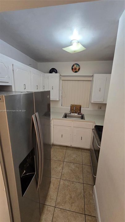 For Sale: $154,000 (1 beds, 2 baths, 691 Square Feet)