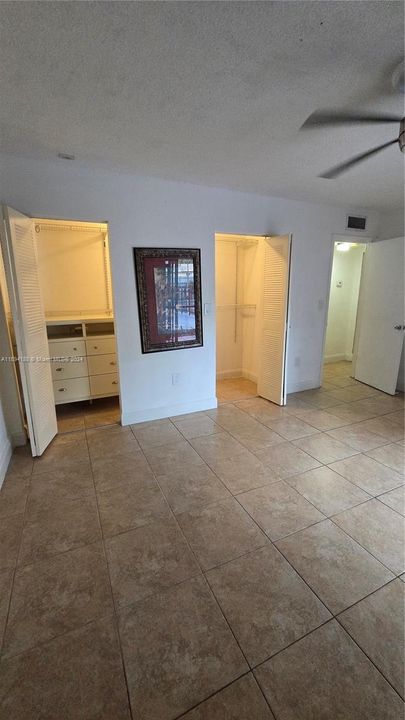 For Sale: $154,000 (1 beds, 2 baths, 691 Square Feet)