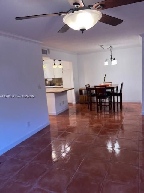 For Rent: $2,500 (2 beds, 2 baths, 976 Square Feet)