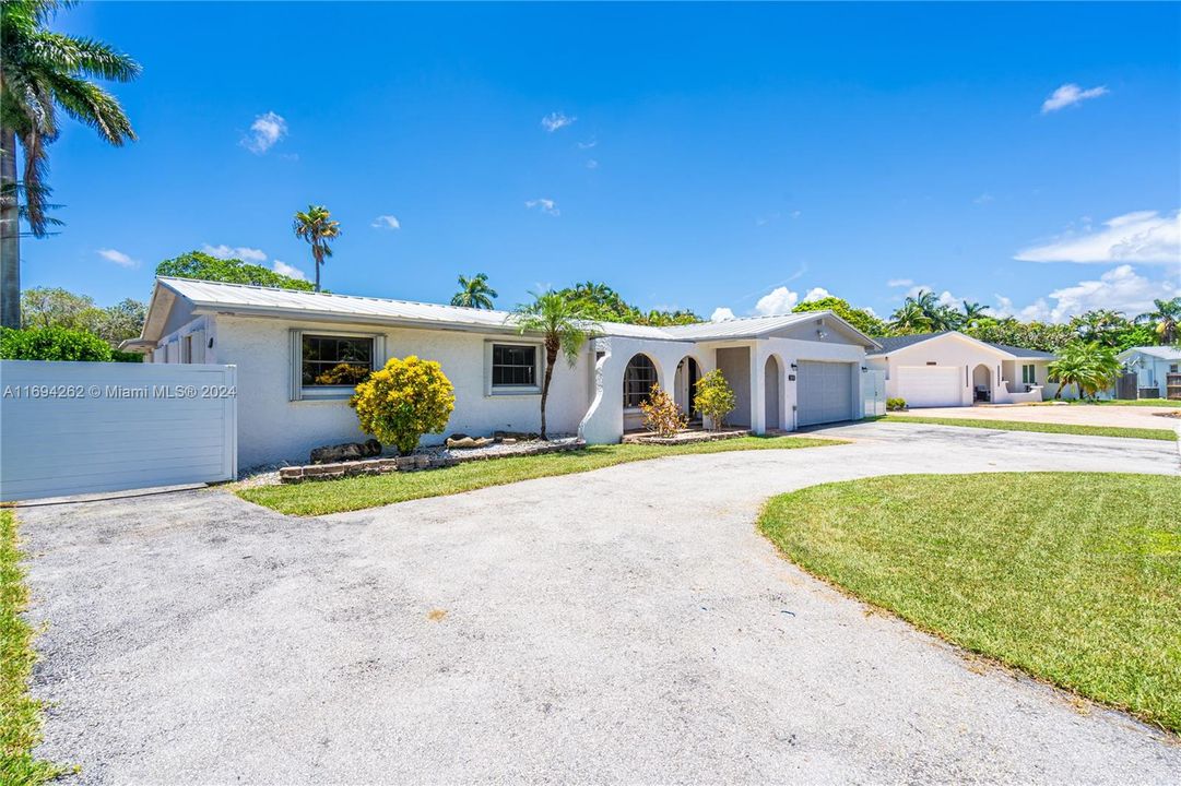 For Sale: $659,000 (4 beds, 2 baths, 1906 Square Feet)