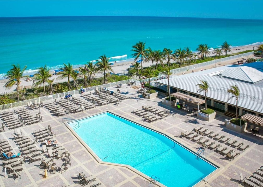 Ocean side pool