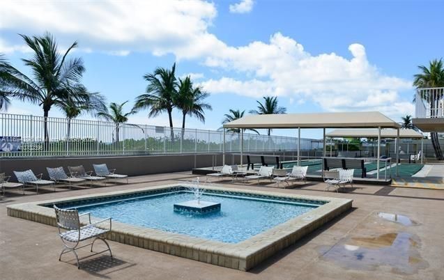 Kids pool on Ocean side