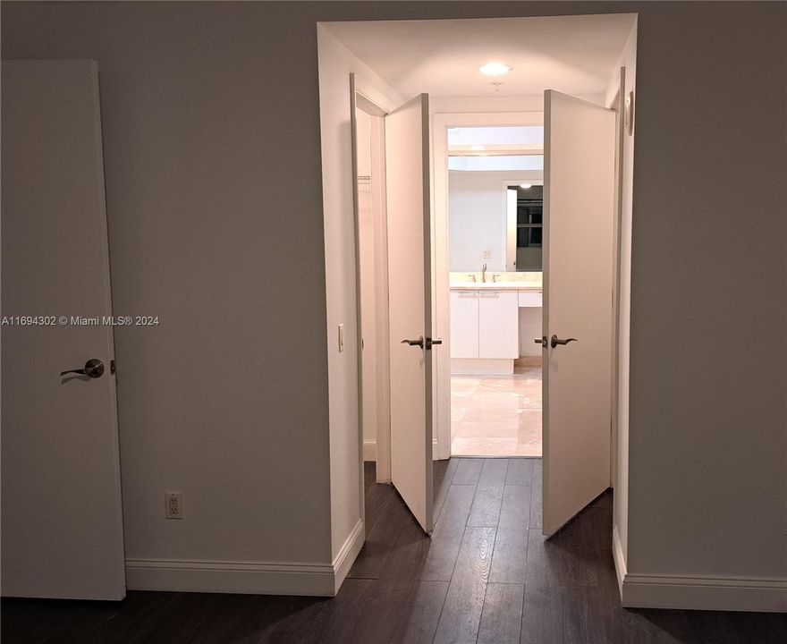 2 walk-in closets