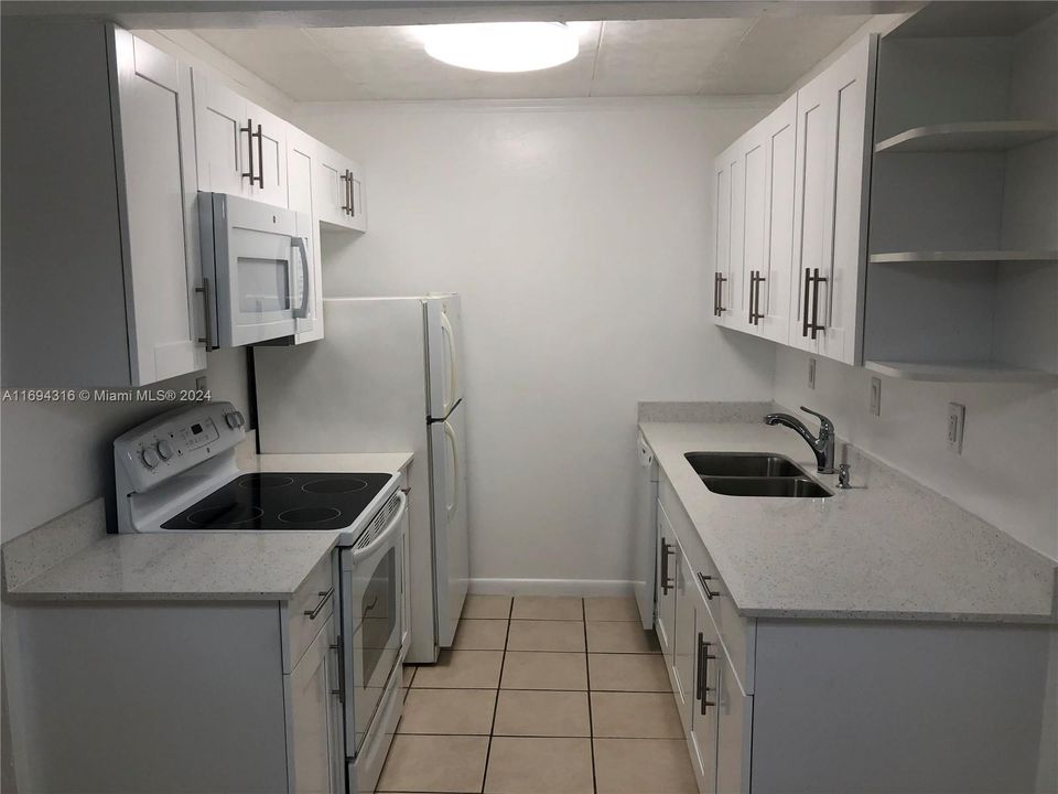 Active With Contract: $2,000 (1 beds, 1 baths, 709 Square Feet)