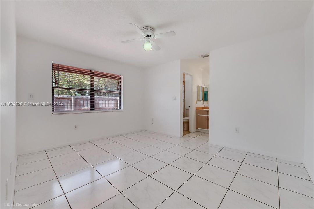 For Rent: $2,650 (2 beds, 2 baths, 1130 Square Feet)