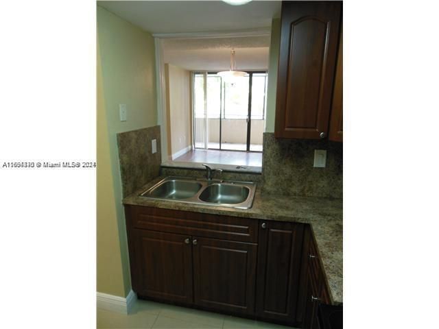 For Rent: $1,875 (2 beds, 1 baths, 828 Square Feet)